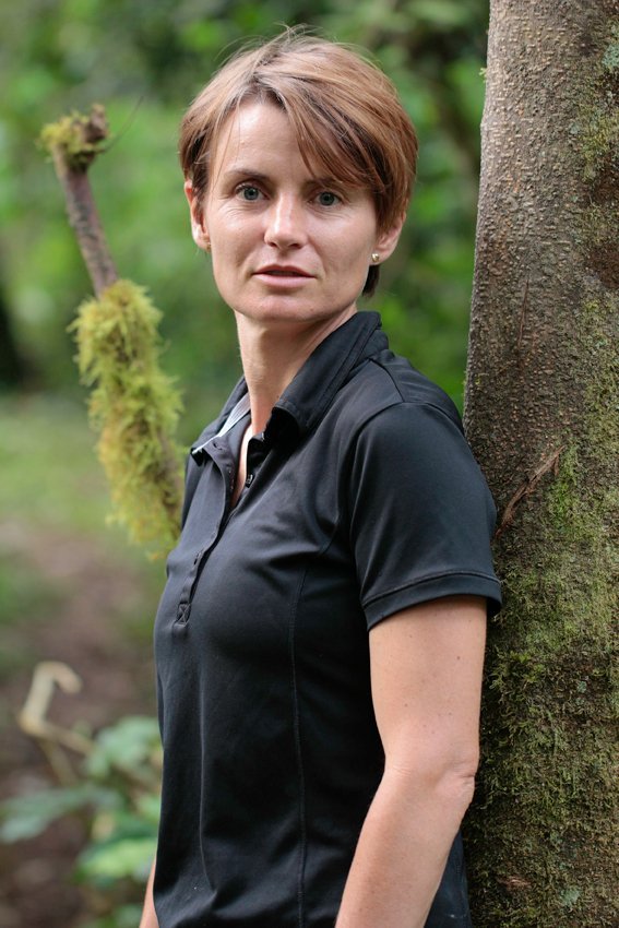 Sabrina Krief, primatologue, se bat pour les grands singes : Femme Actuelle  Le MAG
