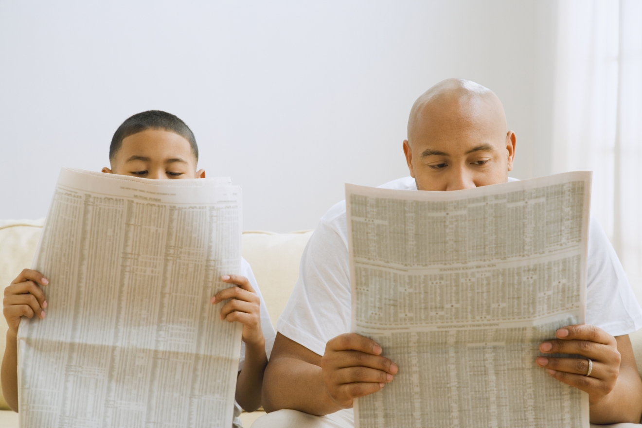 My father reads the newspaper. Reading newspaper article. Newspaper for children. Newspaper reading Habits in uzb. Paper Pro Luster.