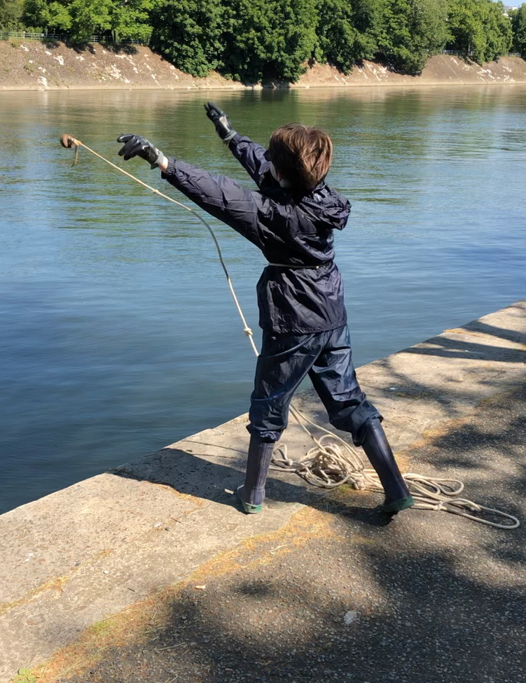 Pêche à l'aimant : deux enfants remontent une grenade encore active du  canal de l'Ourcq - Le Parisien