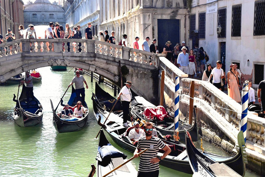 Le tourisme de masse inquiète. Chaque année, la ville de Venise accueille près de 30 millions de touristes.